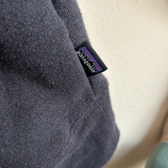 LIKE NEW PATAGONIA CREWNECK - Picture 2 of 4